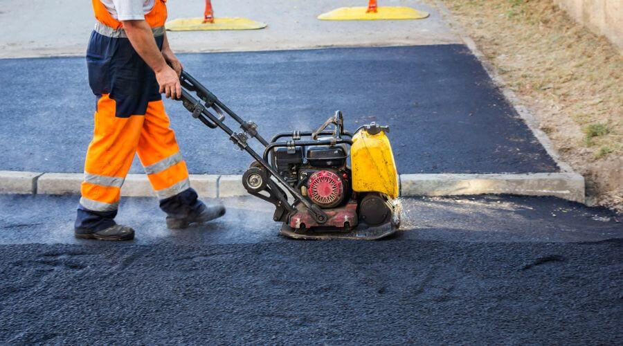 Professional gutter cleaning in Clarinda, IA